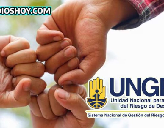 3 manos juntas en forma de solidaridad, abjo el logo de UNGRD y arriba a la izquierda el logo de Subsidioshoy.com