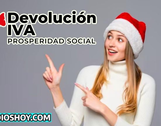 mujer alegre apuntando con sus dedos al logo de devolucion del iva y abajo esta el logo de subsidioshoy.com