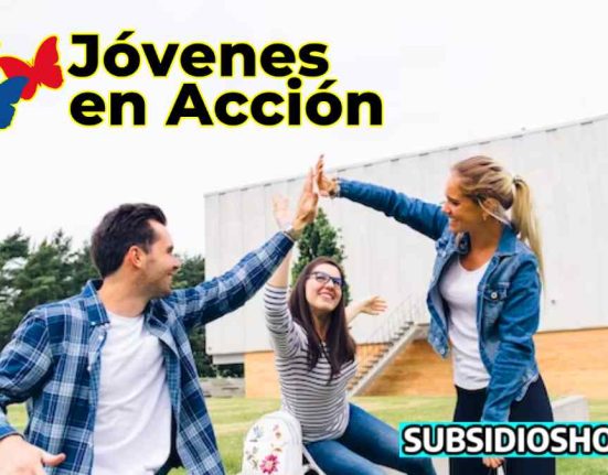 jovenes celebrando junto a carte de jovenes en accion , subsidioshoy.com