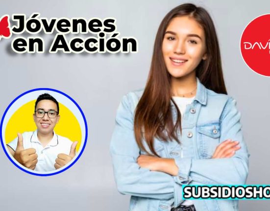 mujer joven cruzada de brazos sonriente, a sus alrededores el logo de jovenes en accion, wintor ABC, daviplata, subsidioshoy.com