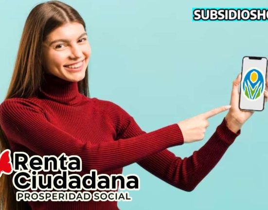 mujer sonriendo, sosteniendo un celular con la mano izq, y la derecha apuntando al mismo, abajo el logo de renta ciudadana y arriba a a la derecha el logo de subsidiohoy.com