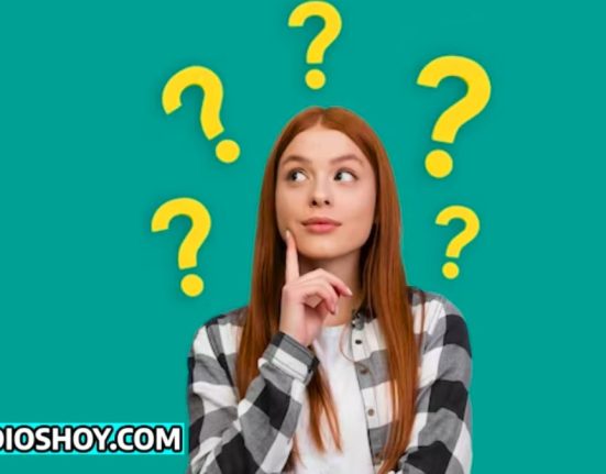 mujer joven, con indice derecho sobre su menton y a su alrededor simbolos de pregunta, abajo esta el logo de subsidioshoy.com